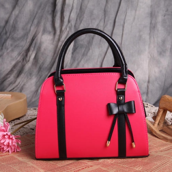 💕Adorable Bag💕 - Picture 2 of 3